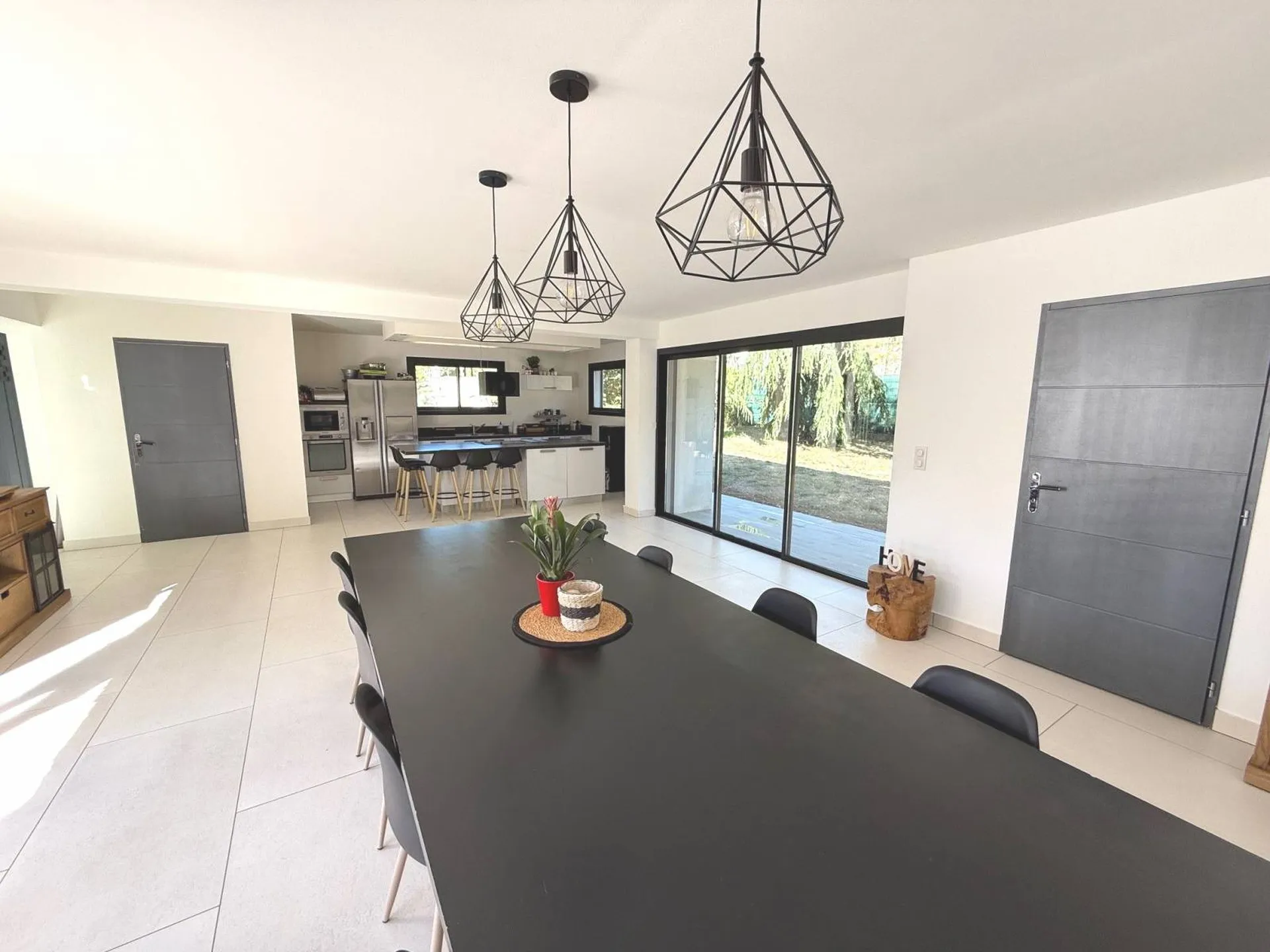 vaste et lumineux - belles prestations