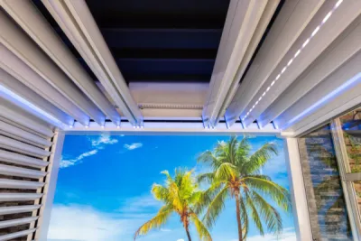 Pergola bioclimatique à lames orientables et retractables
