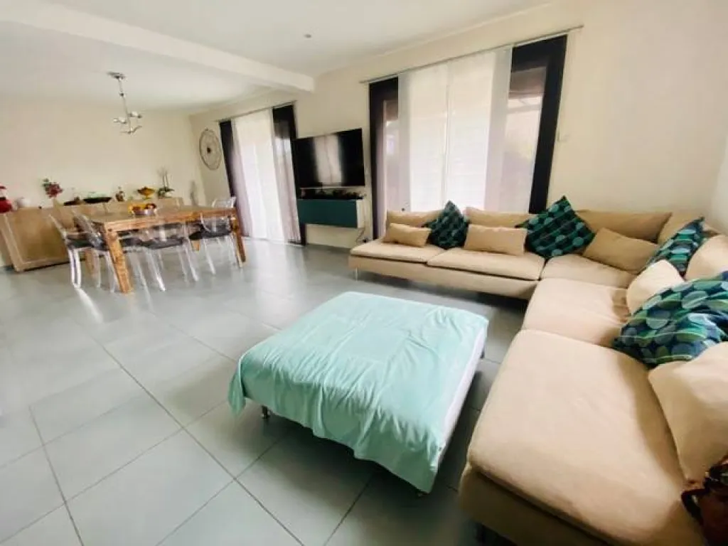 A acheter très joli pavillon contemporain de 150m² sur un terrain de 1000m² sur la commune de caudebec les elbeuf 76320