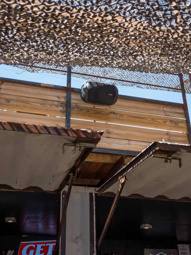 Installation sonorisation restaurant le KAINA BEACH à Hyères Var 83