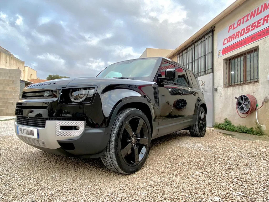 Protection céramique haut de gamme sur ce Land Rover DEFENDER à Carnoux, près d’Aubagne.