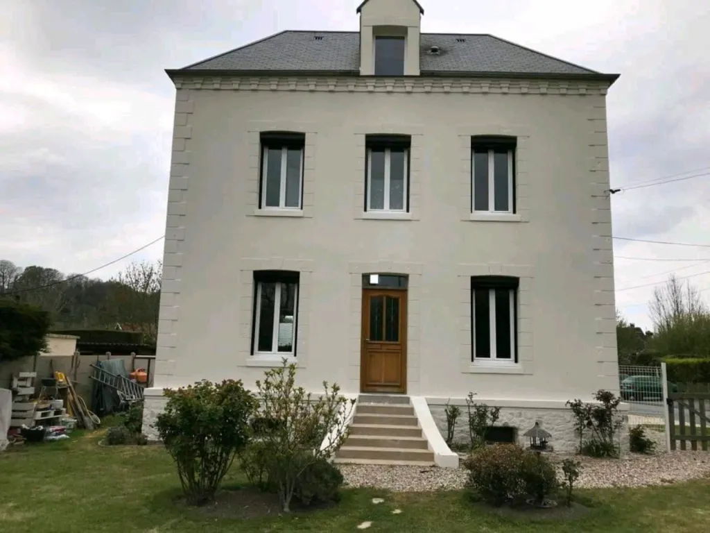 Réalisation d'un enduit projeté imitation pierre sur une maison de maître secteur Manéglise, Montivilliers, Epouville (76)