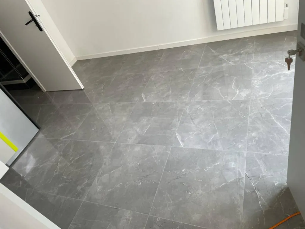 Studio clé en main rénové avec cuisine et salle de bain équipée ainsi qu'un jardin privatif dans le secteur calme et prisé de Lyon 3ème