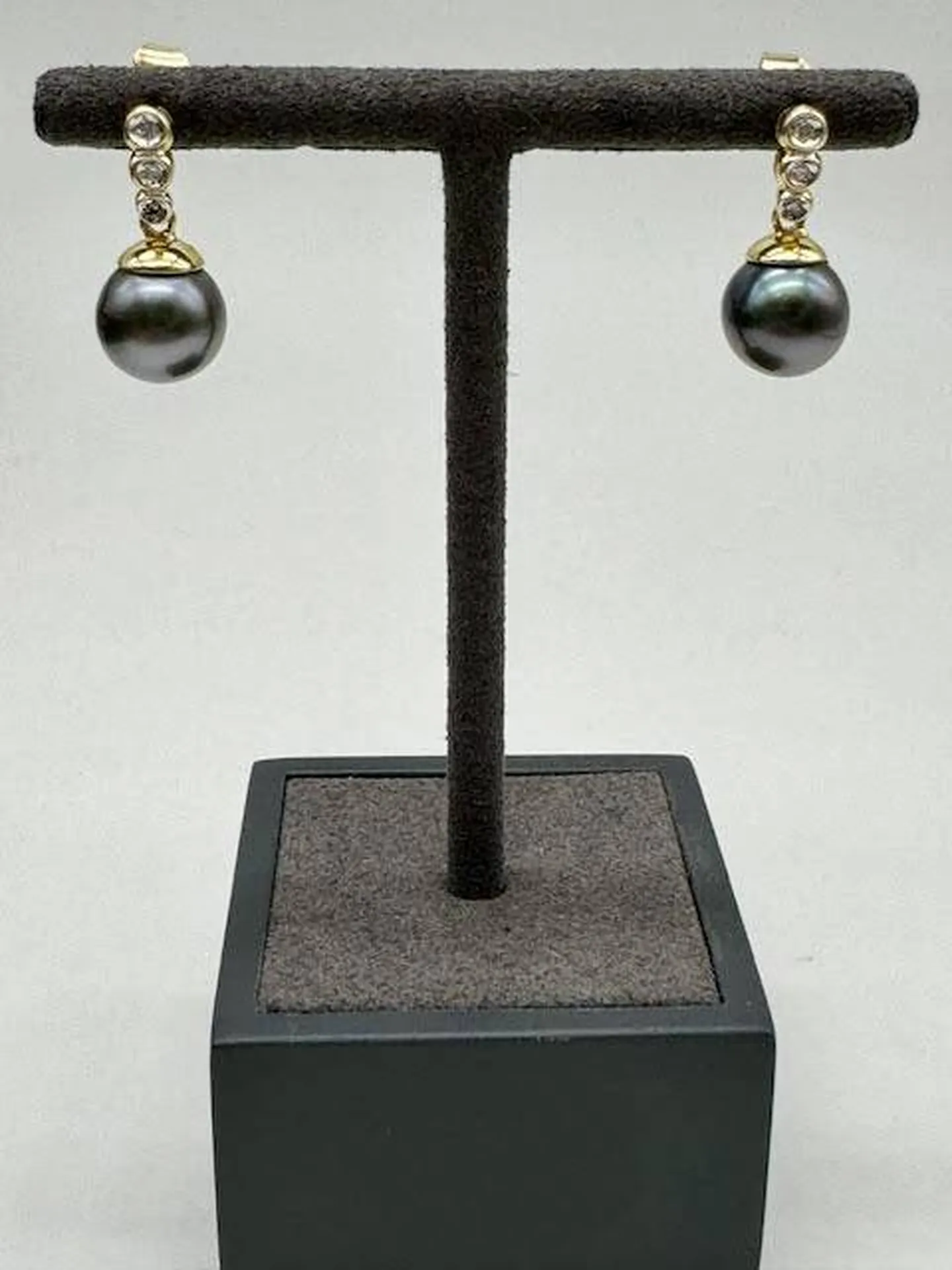 Élégance et Luxe : Boucles d'Oreilles en Or et Perles de Tahiti à la Bijouterie Or Ligne sur le Bassin d'Arcachon