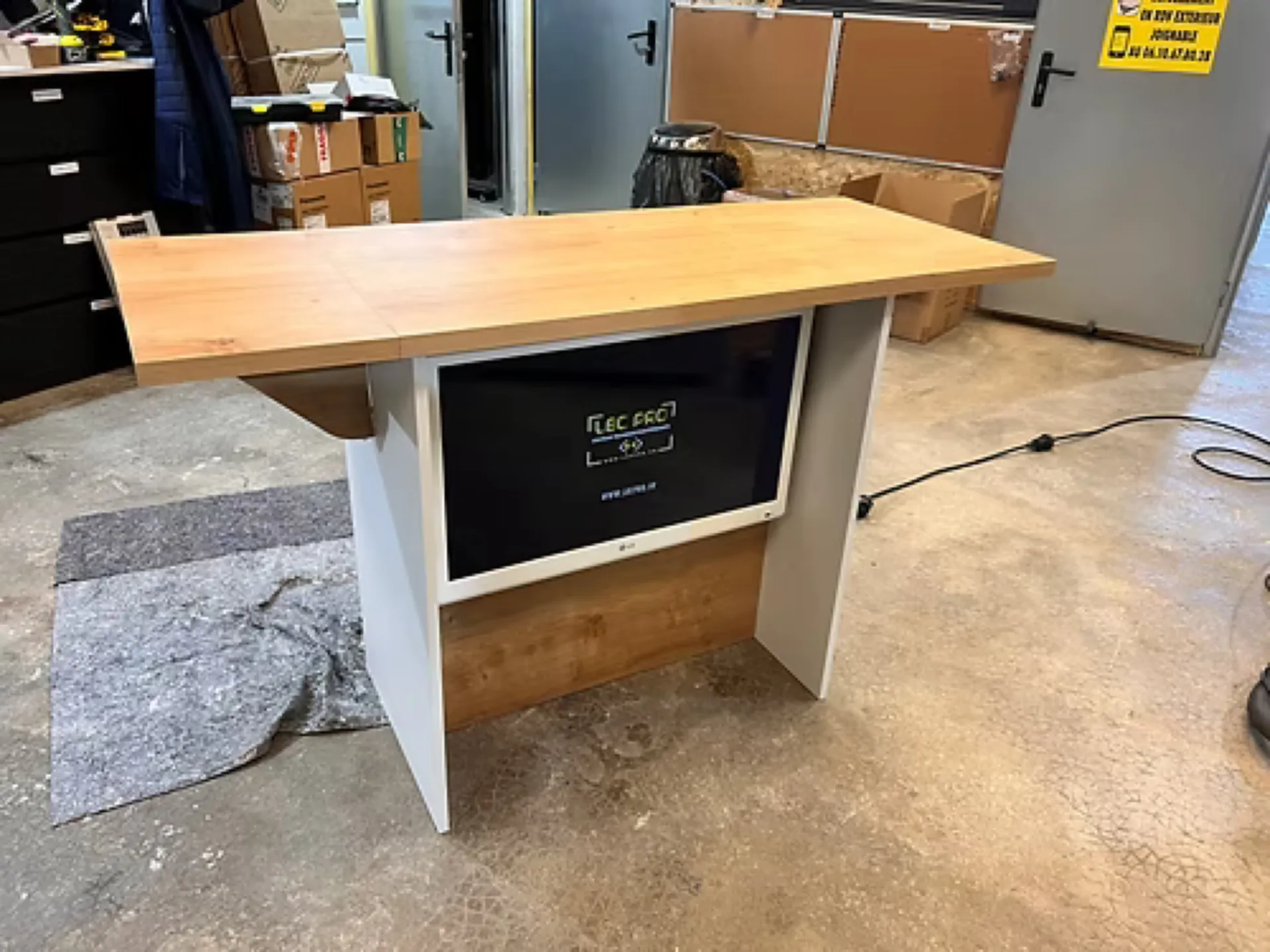 DESK BLANC & BOIS AVEC ECRAN 32' 82CM DESK 2