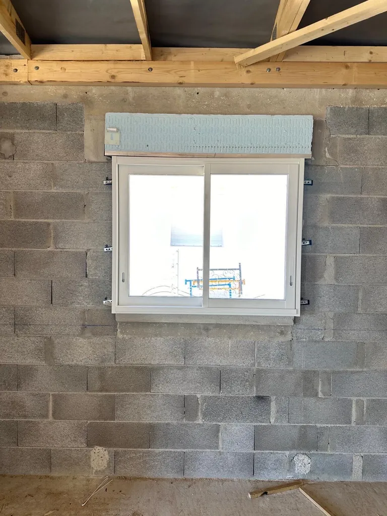 Pose de Fenêtres en applique de menuiseries en ALU Blanc 