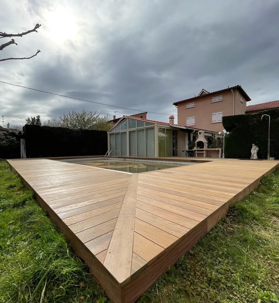 devis pour la pose d'une terrasse en bois ipe autour d'une piscine à Portet-Sur-Garonne