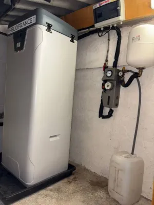 Installation d'un chauffe eau solaire individuel Calysse P avec trois capteurs à Rognes