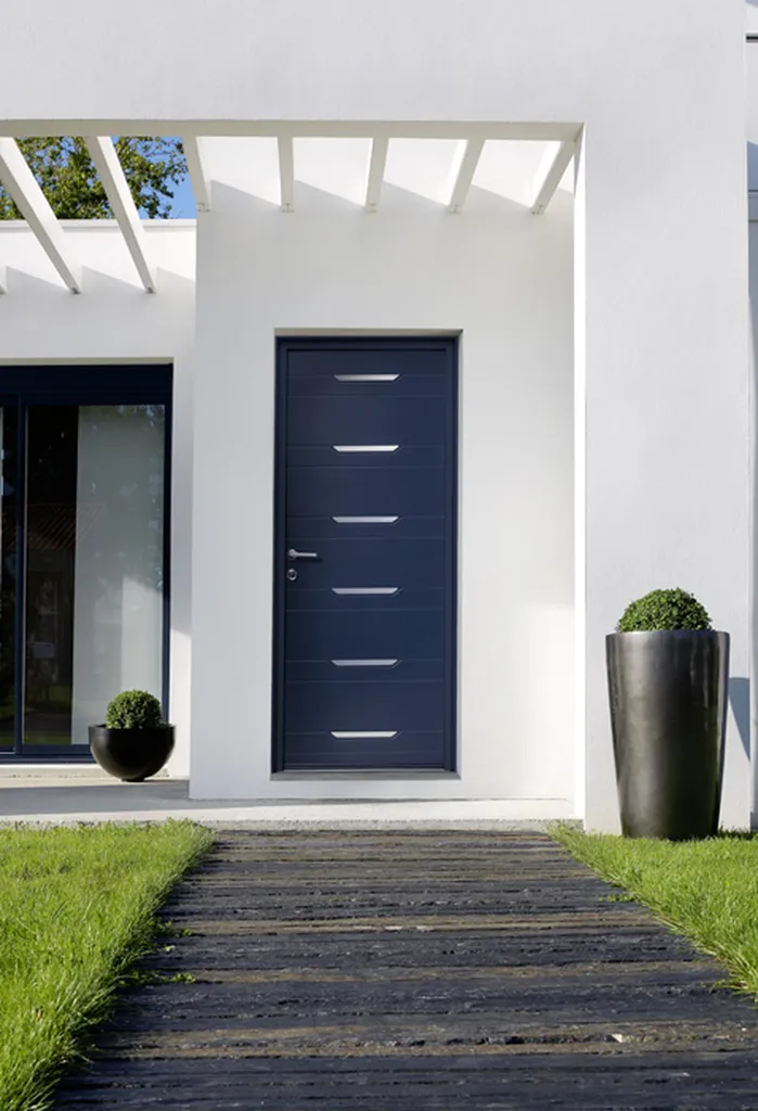 Porte d'entrée aluminium contemporaine pleine