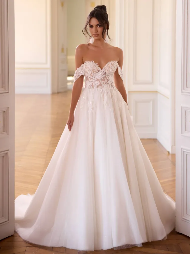 Robe de mariée princesse avec manches bateau à Aix-en-Provence