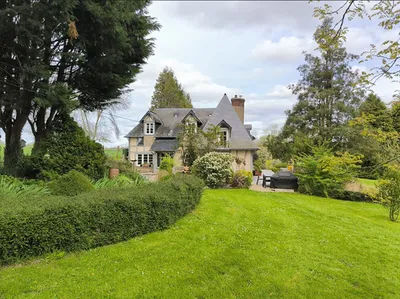 L’Agence Immobilière Terres et Demeures de Normandie située à CORMEILLES 27260, 2 rue de l'Abbaye vous propose de venir découvrir à 10 minutes de PONT-AUDEMER 27500 et à proximité du parc de Brotonne et du parc des Boucles de la Seine, venez apprécie
