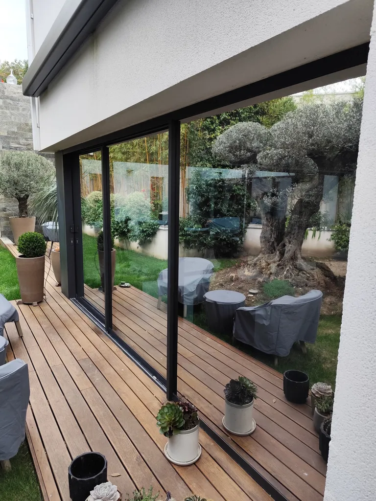Installation de films solaire thermique adhésif contre la chaleur et la luminosité sur maison contemporaine d’un particulier à Aix-en-Provence