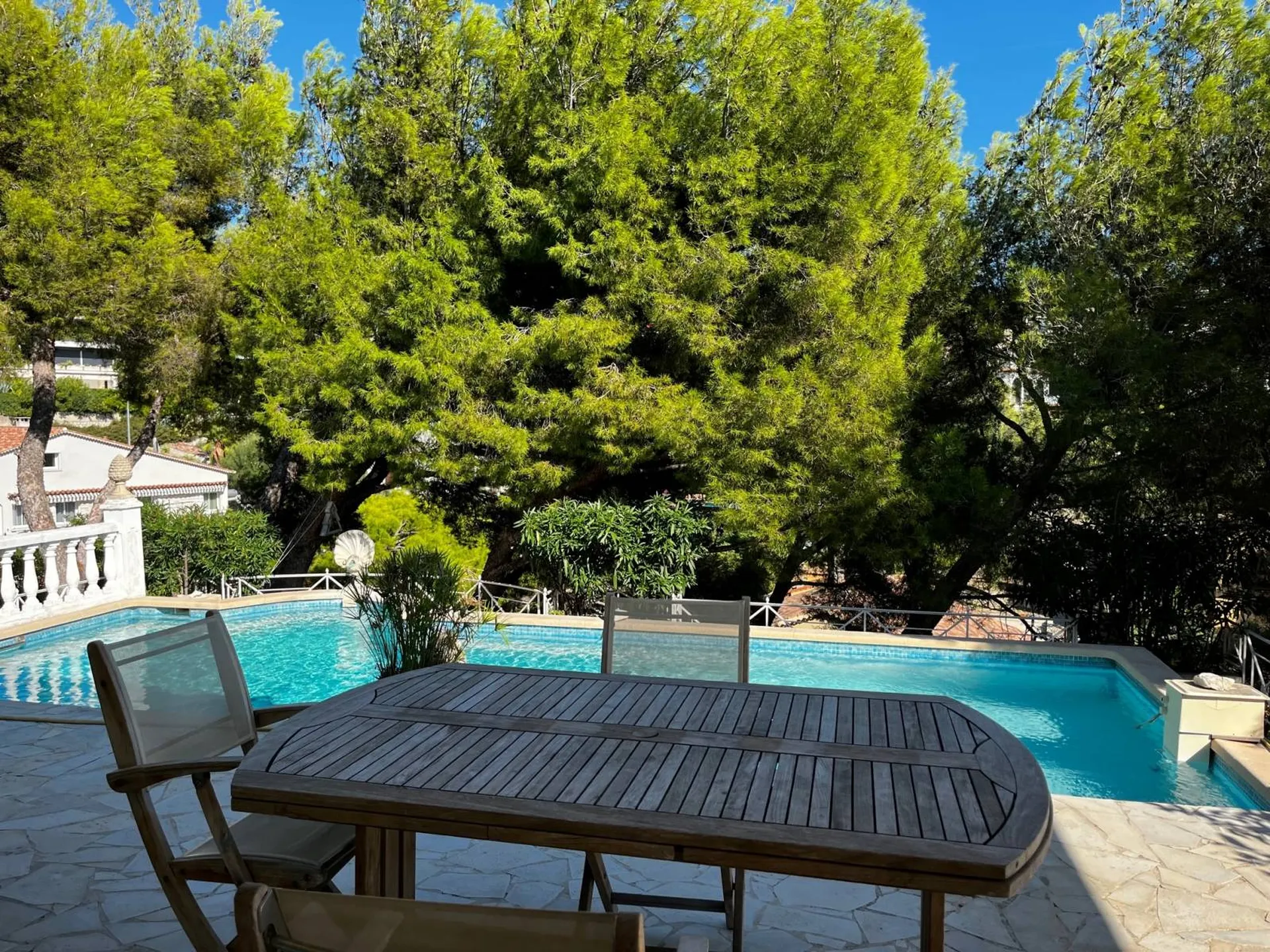 Maison garage et piscine à vendre