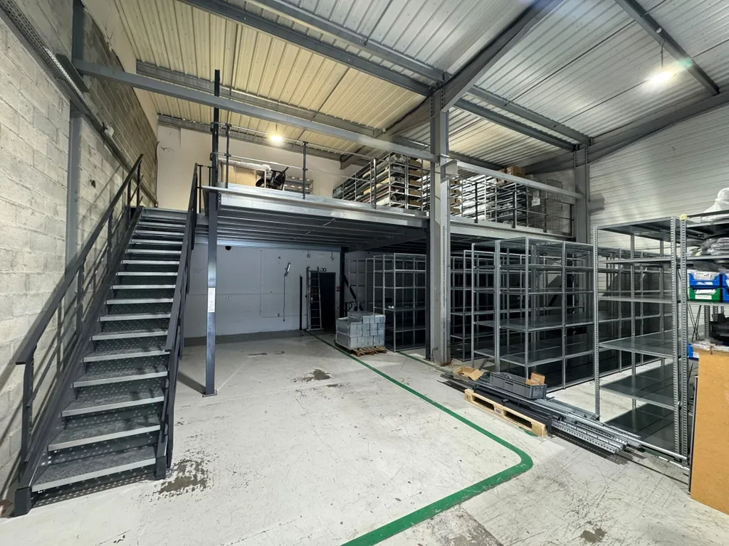 Mezzanine industrielle à Millau et dans le Dpt.12
