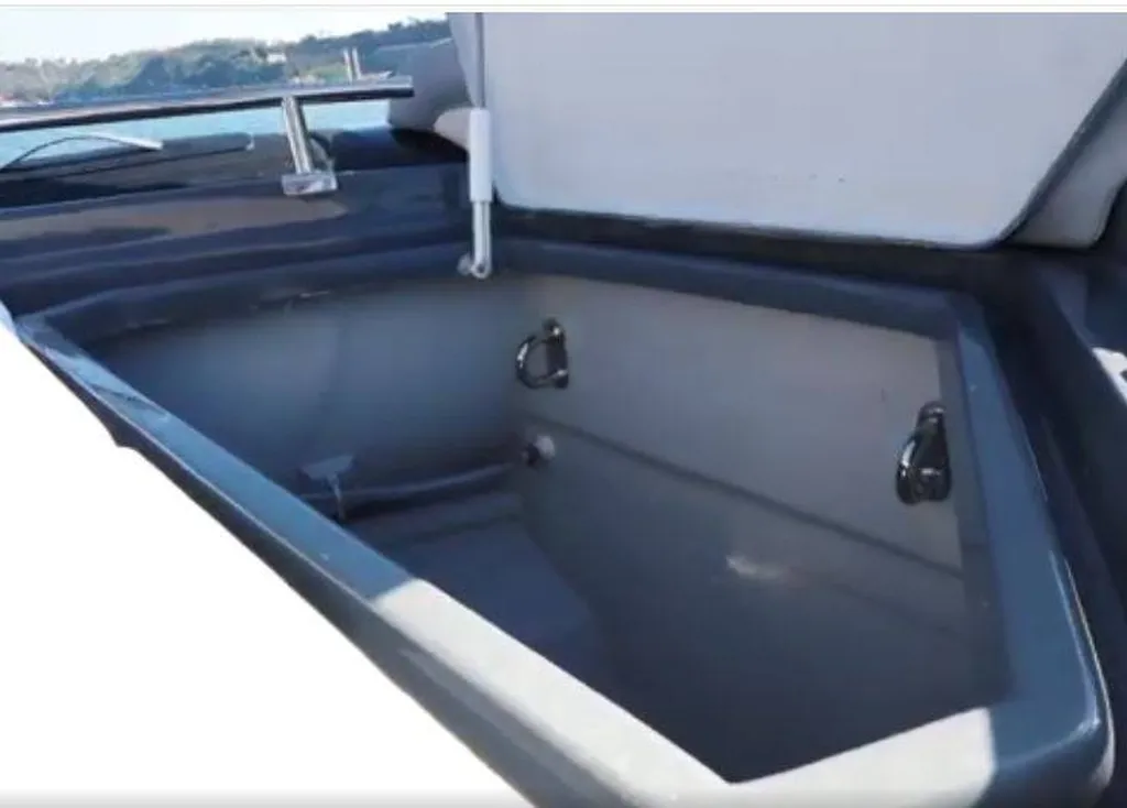 Grand coffre de rangement bateau soleil 33 Salpa La Ciotat