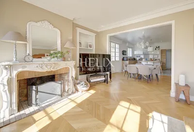 Exclusivité à Le Vésinet à vendre une belle maison familiale de 250 M² avec grand parc arboré à 3 minutes du parc des Ibis.