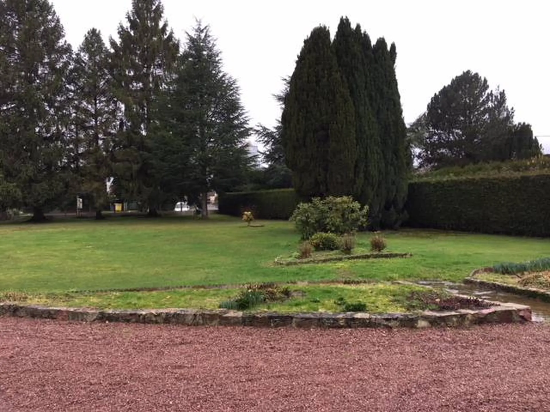 vend une maison traditionnelle sur un joli parc planté à 30 minutes d'honfleur 14600