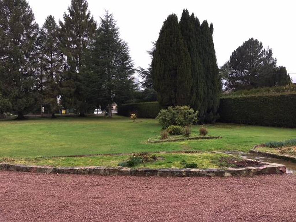 vend une maison traditionnelle sur un joli parc planté à 30 minutes d'honfleur 14600