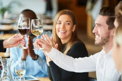 Faire une dégustation dans un domaine viticole entre amis ou en couple atelier d'œnologie Hunawihr 68150 Domaine Ziegler