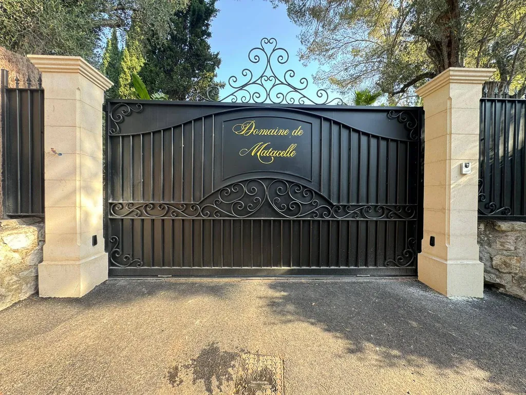 artisan pour portail de luxe sur mesure cannes