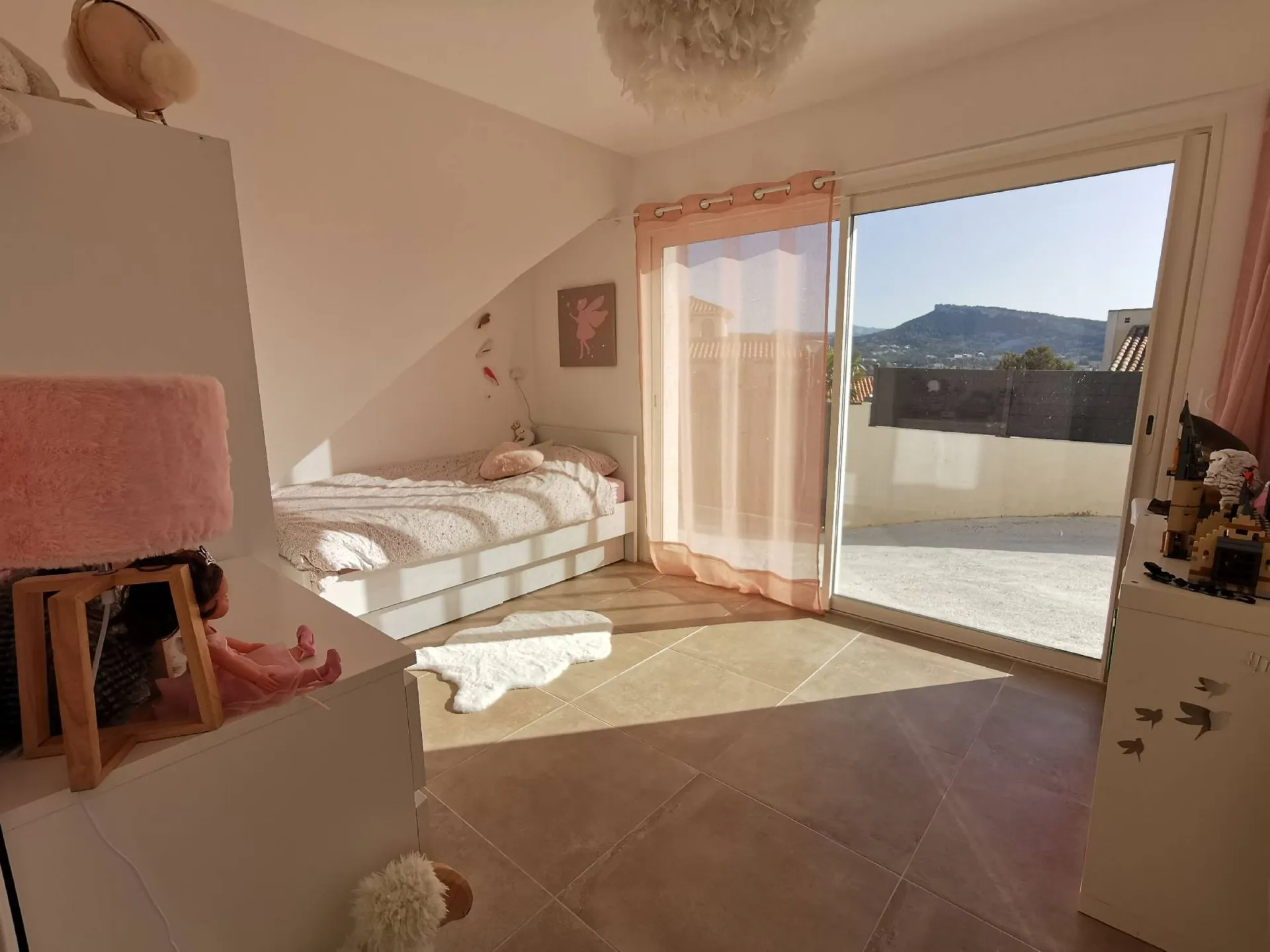 Cassis sur les hauteurs, au calme, belle maison moderne avec piscine et vue mer et Cap Canaille