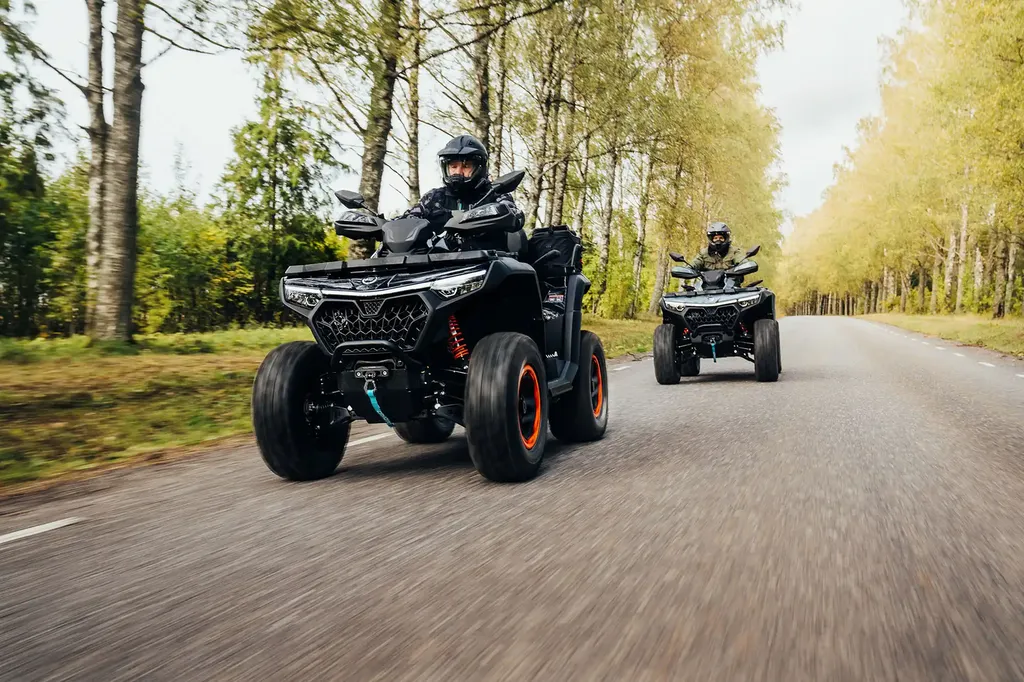 Quad agricole CFMOTO CFORCE 1000 R ABS bicylindre 963 cc de 85 chevaux avec freinage ABS et direction assistée EPS pour professionnels près de Saint-Étienne dans la Loire