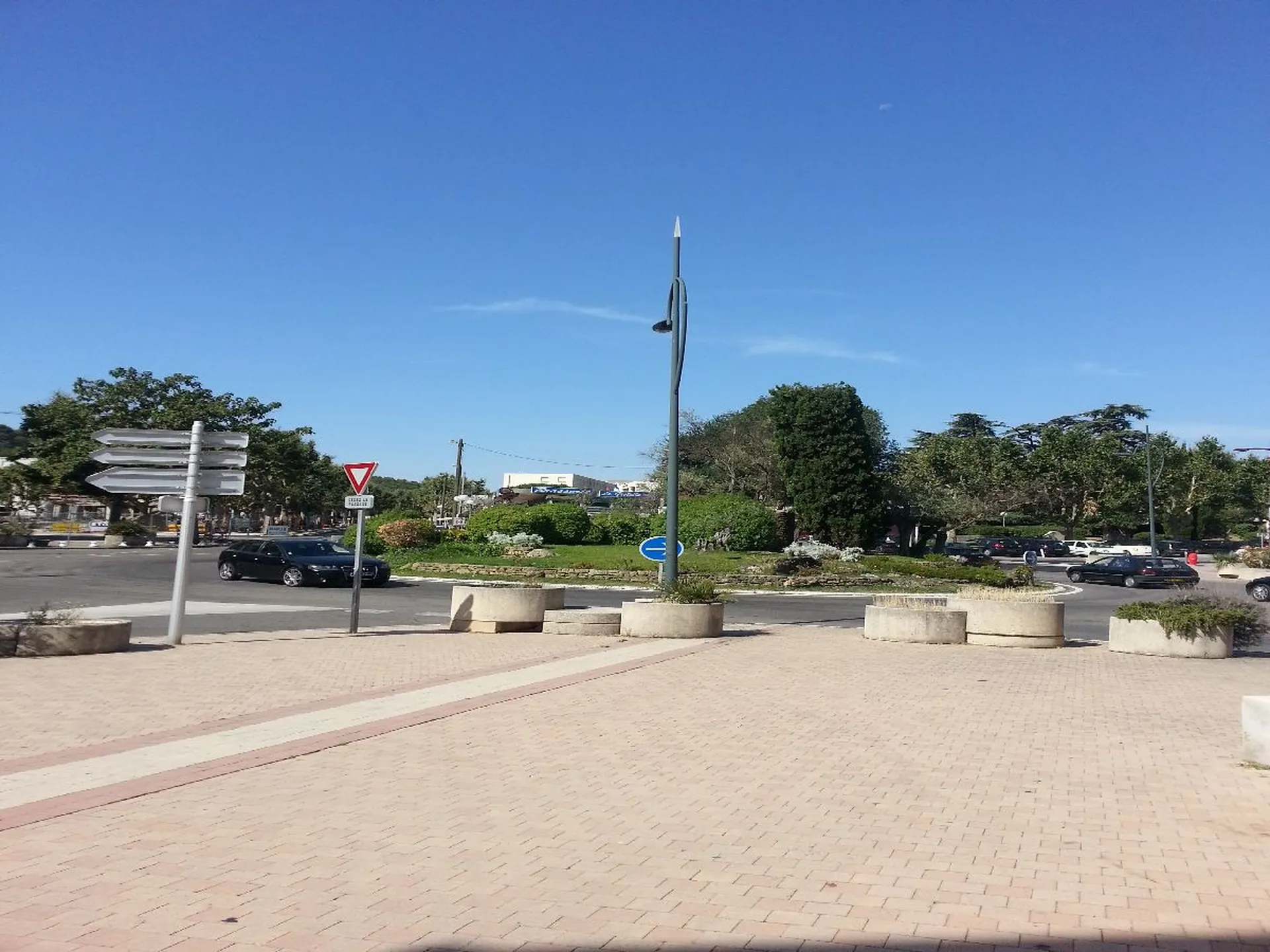 A vendre garage carnoux