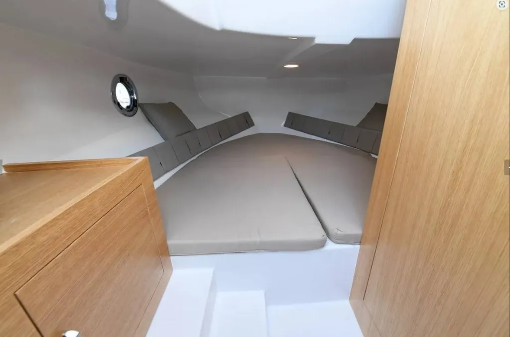 Coûrt d'un bateau sportif habitable Idea 70.2 WA en Martinique