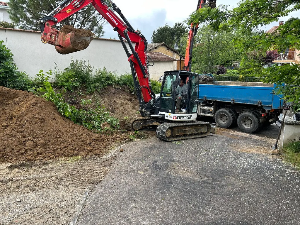 Entreprise de terrassement à Ambérieu-en-Bugey dans l'Ain : prix et devis pour un terrassement de 76 m2 chez un particulier