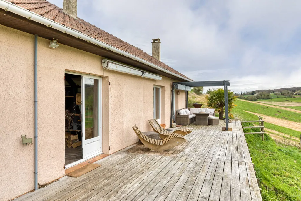 À vendre : Maison Rénovée dans un Écrin de Verdure