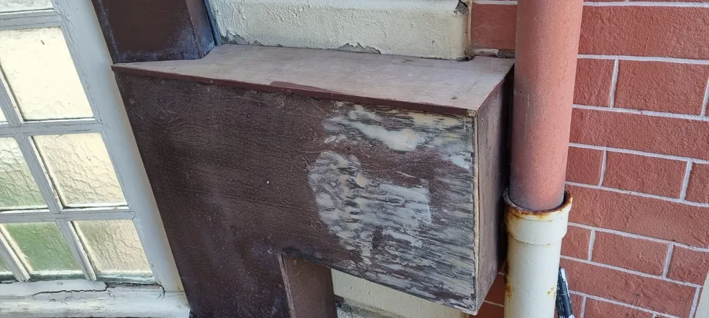 Rénovation d'une cage d'escalier en toile de verre, peinture de poutres et colombages entre TROUVILLE SUR MER et DEAUVILLE