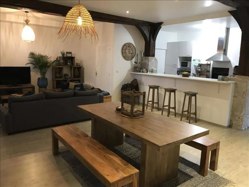 Très bel appartement de 114,28m² à la location, situé route de Darnétal à Rouen, 890€ charges comprises