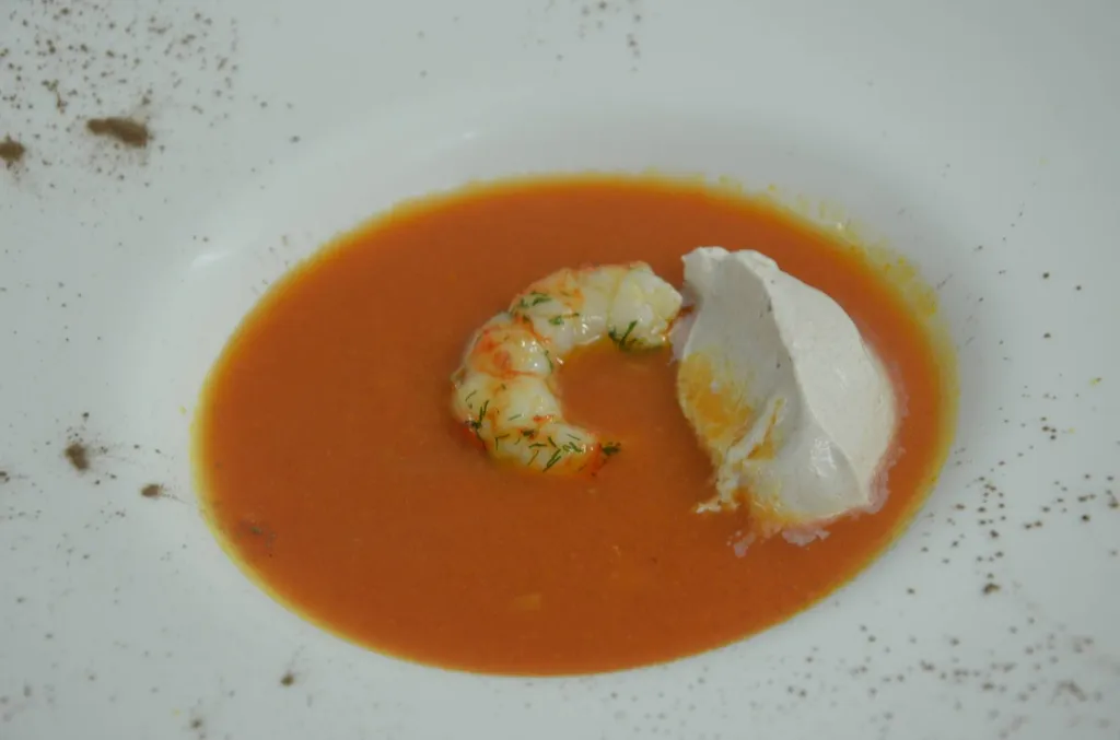 gaspacho de tomate et poivron, gambas marinée