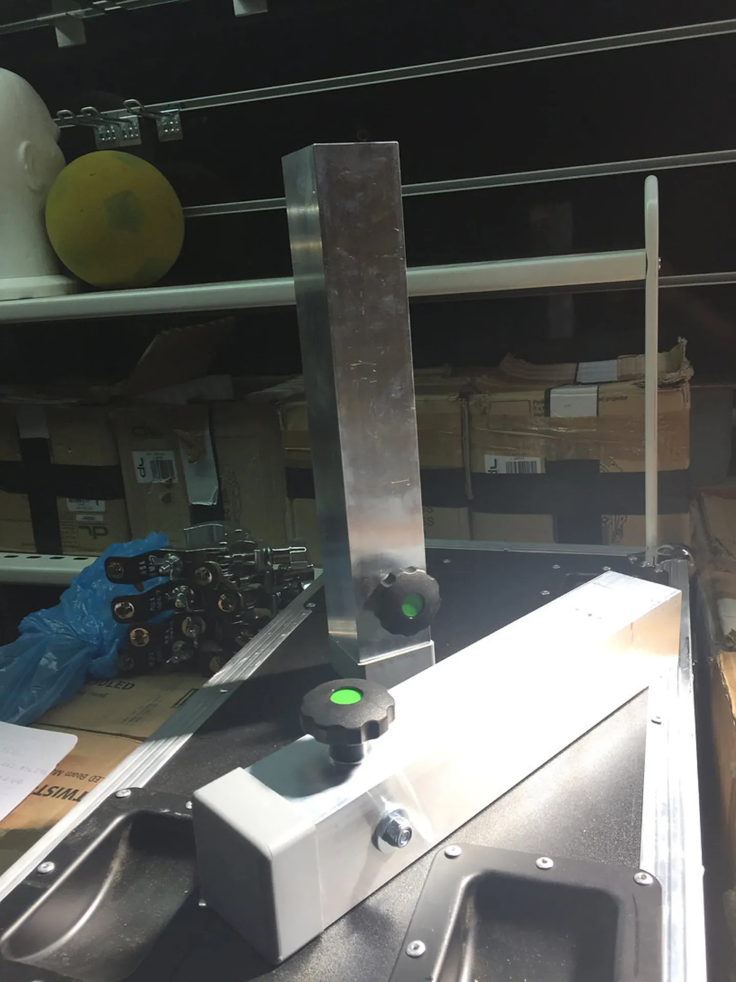 PIEDS POUR PODIUM REGLABLE 60 A 100 CM