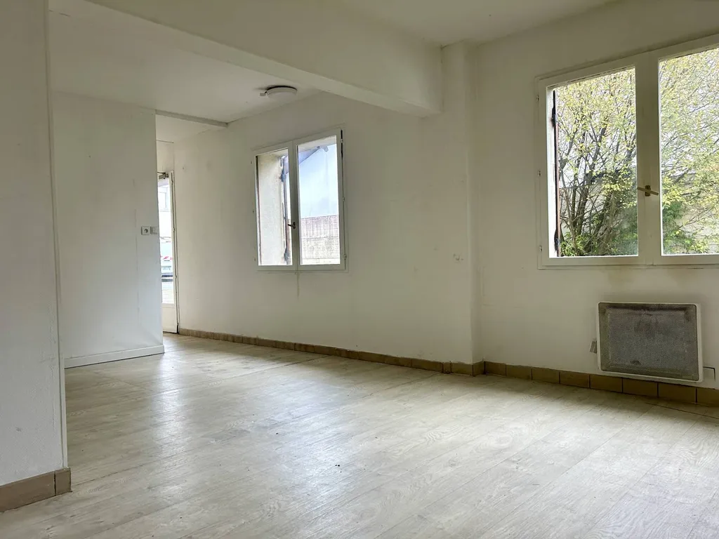 ACHETER UNE  MAISON EN PLEIN CENTRE DE CENON 67 M2 DE PLAIND-PIED DE TYPE 3 SUR TERRAIN ARBORÉ DE 410M2 A RENOVER
