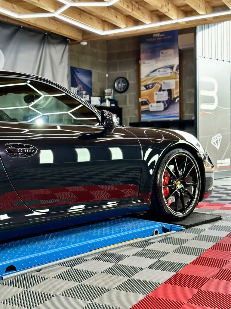 protection contre les rayures impacts film de protection PPF Lyon traitement céramique carosserie Porsche 911