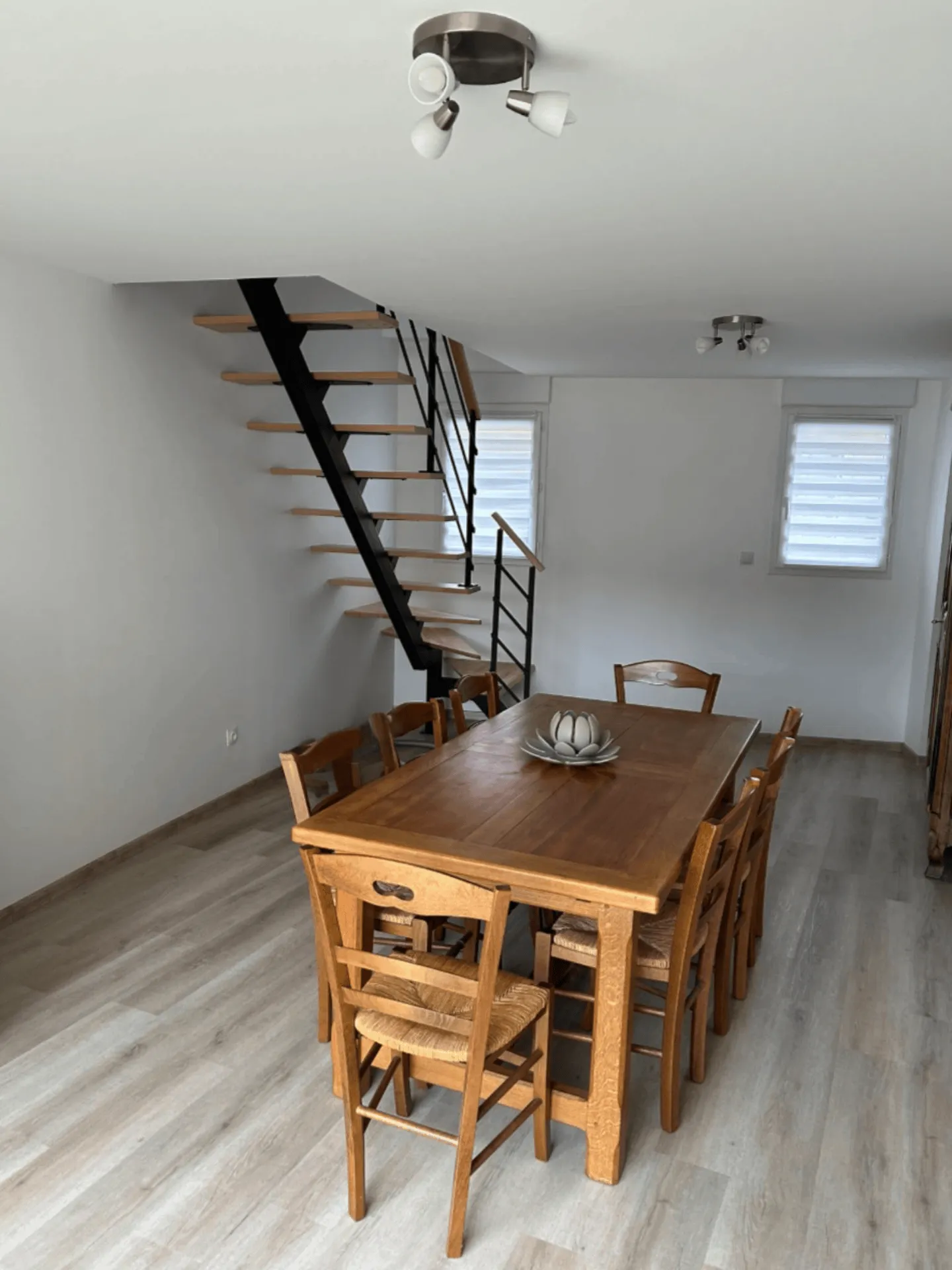 Maison ancienne entièrement rénovée après travaux avec modernisation des espaces à Belleville-en-Beaujolais