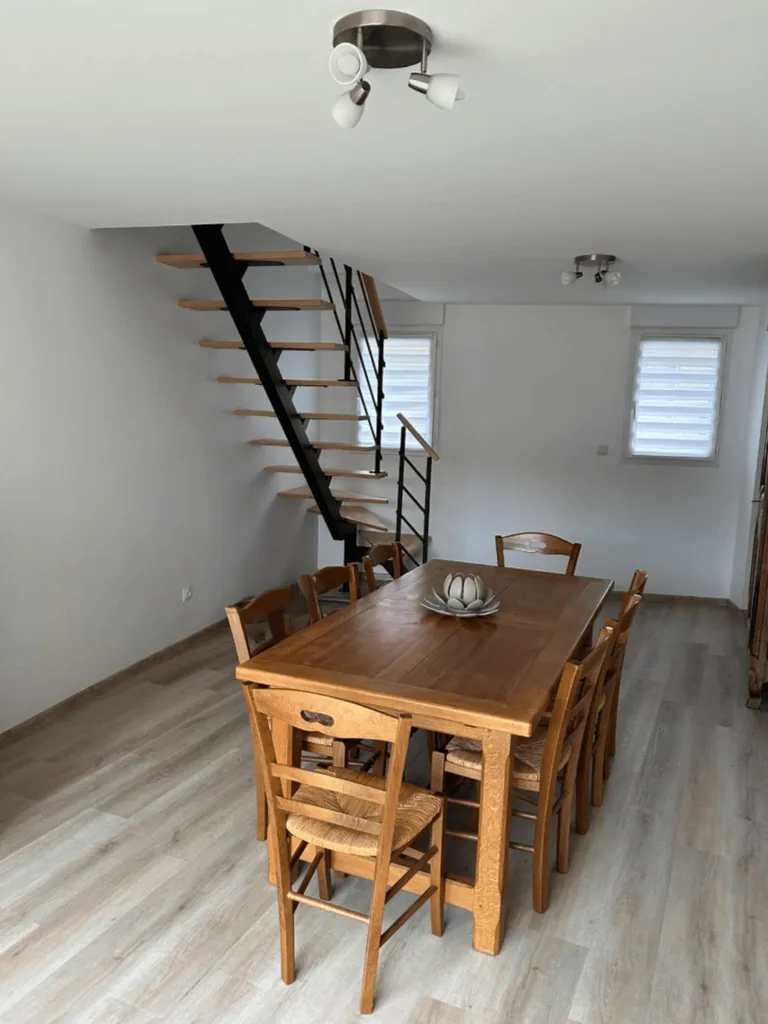 Maison ancienne entièrement rénovée après travaux avec modernisation des espaces à Belleville-en-Beaujolais