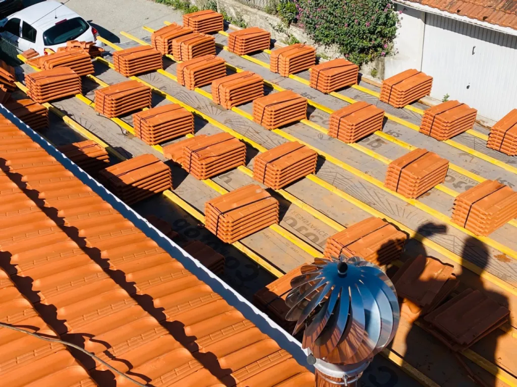 Réfection d’une toiture en tuiles plates de Marseille sur Port de Bouc près de Martigues