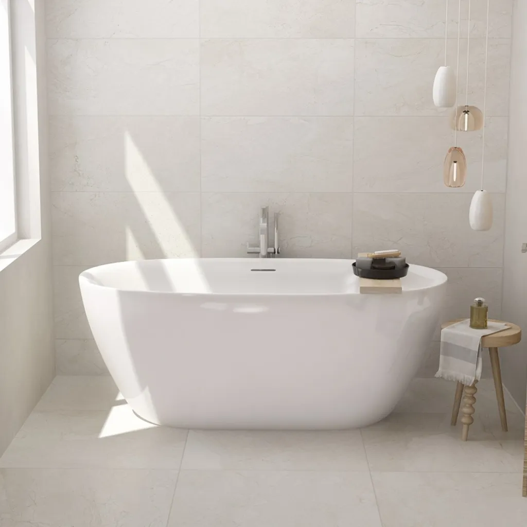 Offrez-vous une salle de bain tendance avec une baignoire îlot design en blanc mat ou brillant. Disponible à Rouen et Dieppe.