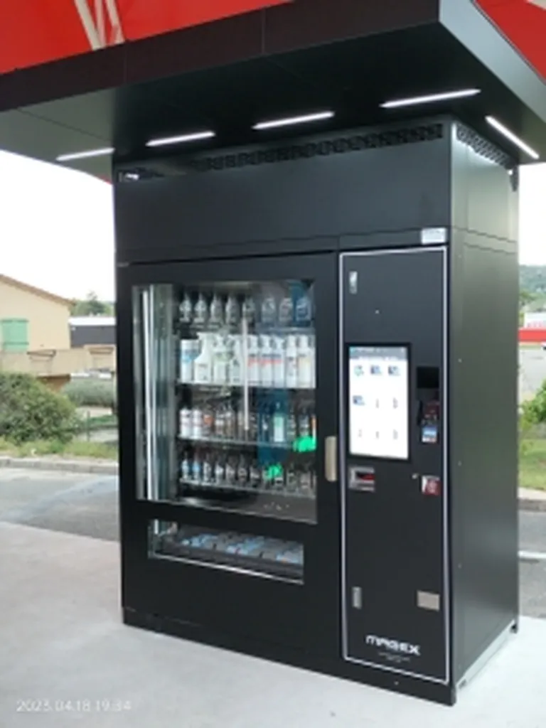 Vente de distributeur automatique d'accessoires automobiles et produits entretien avec paiement sans contact partout en France entière