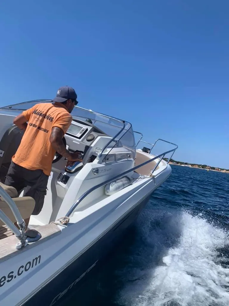 LOCATION BATEAUX HYERES 83400 MELEE VOILES