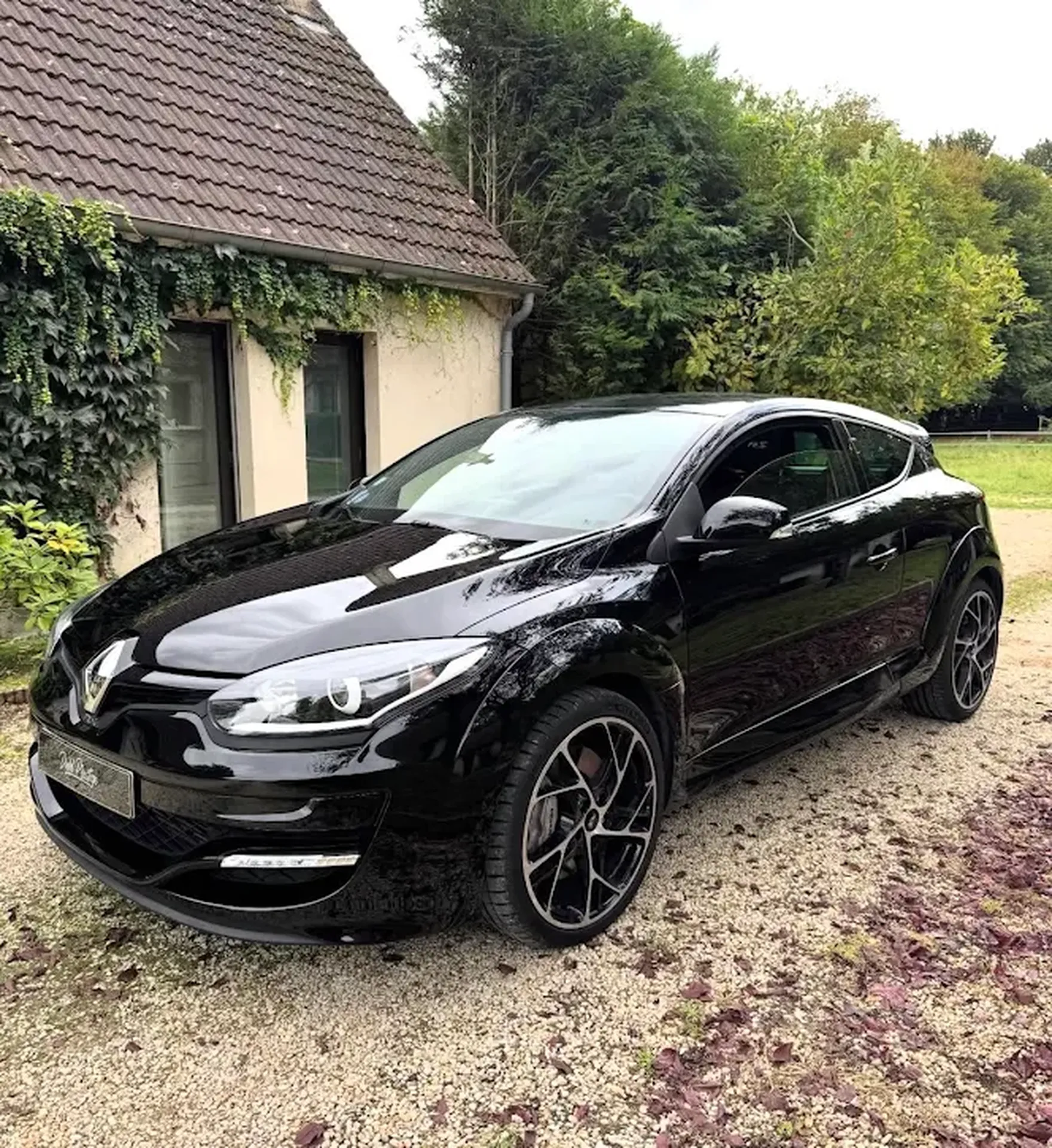 Polissage multi-étapes et protection céramique GTECHNIQ sur Megane 3 RS à Noisy-le-Grand