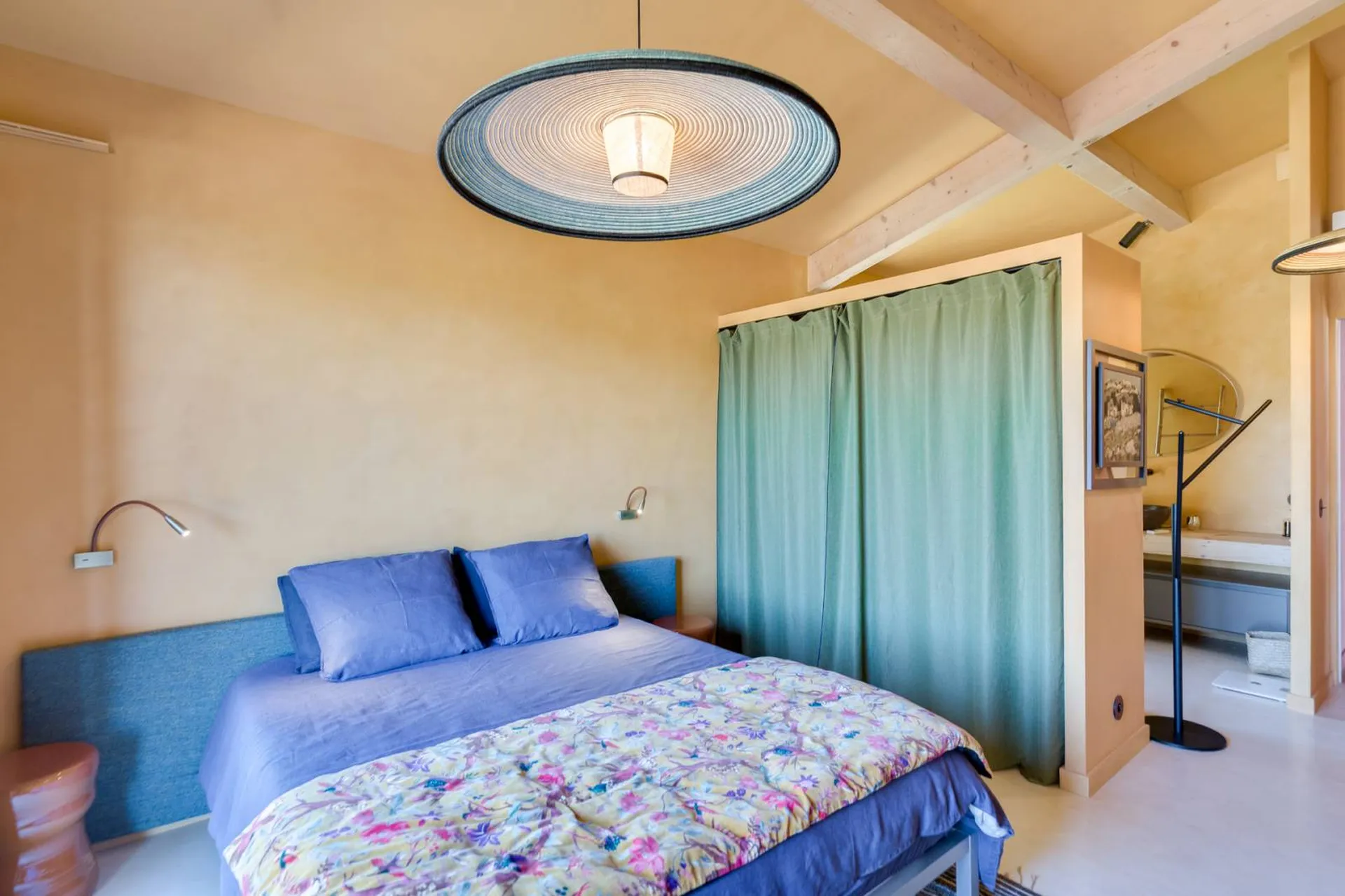 Maison moderne Cassis  nichée à l'abri des regards bénéficiant d'un panorama exceptionnel sur la baie