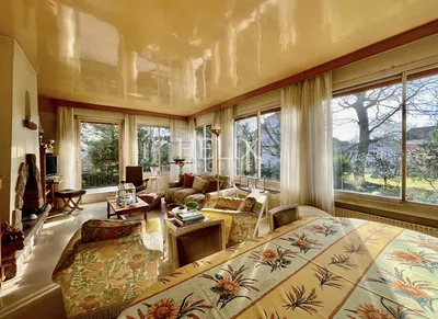 Helix Immobilier vous propose à la vente une charmante maison au Vésinet avec un agréable terrain de 700m²