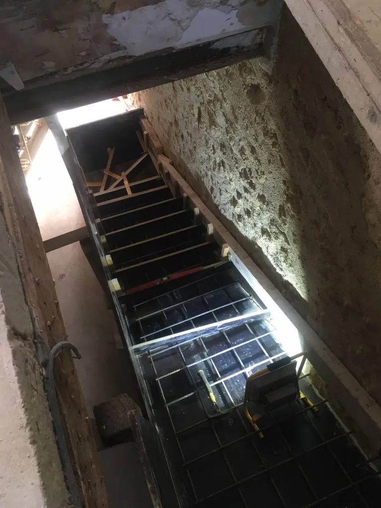 Réalisation d'un escalier en béton dans une maison de ville à Salon de Provence