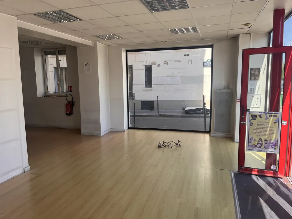 Location - Boutique 52 m², Rome, Rue de Rome 75017 PARIS
