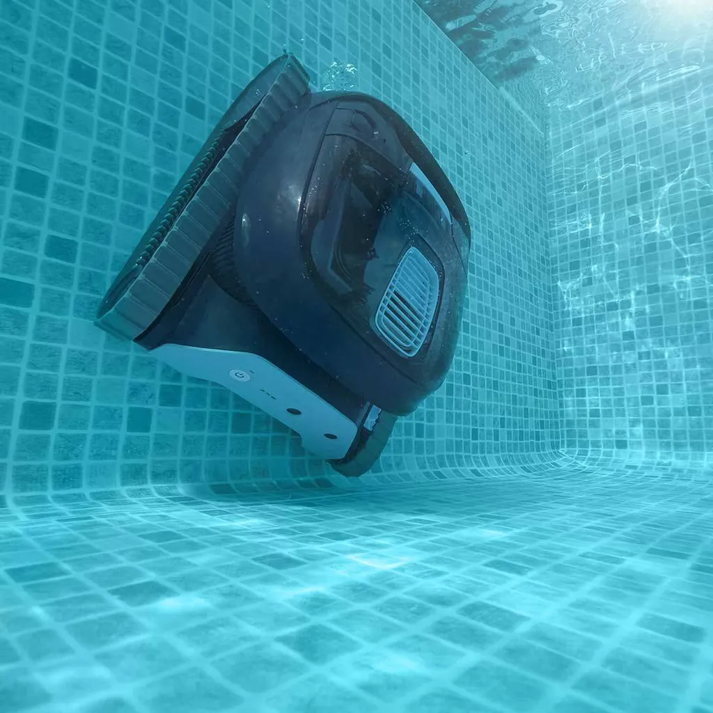 Dolphin LIBERTY 200 - Maytronics - Robot nettoyeur de piscine sans fil - Aquarev' Piscines - Saint Martin de Pallières 83560
