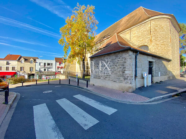 Immeuble de 360 m² dans le centre-ville de Montesson