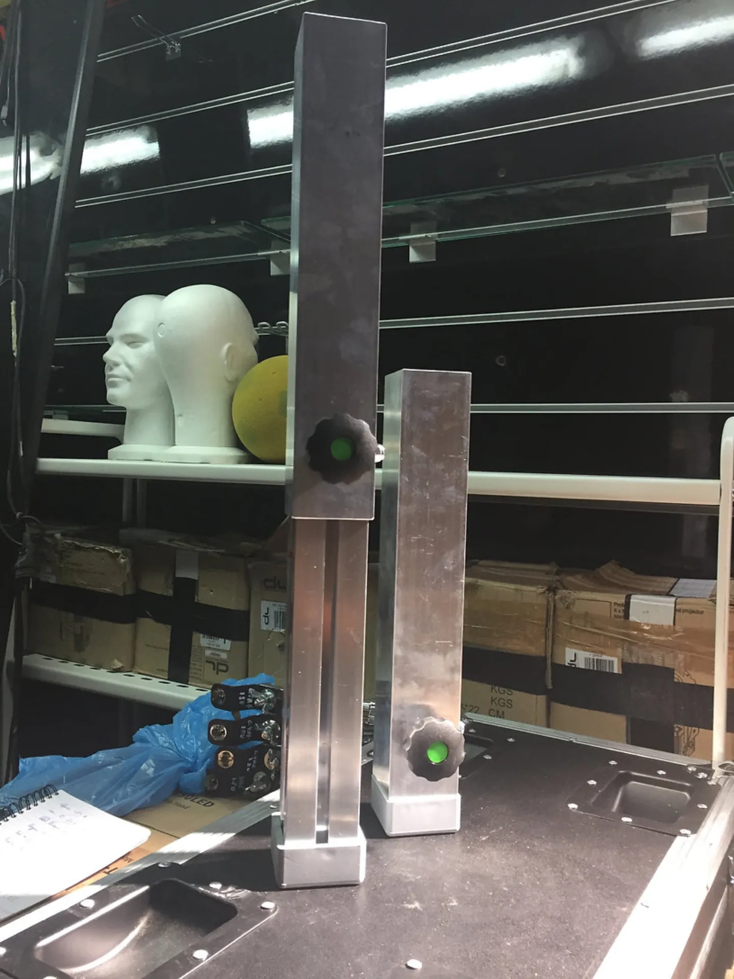 PIEDS TELESCOPIQUE 40 A 60CM POUR PODIUM LOT DE 4